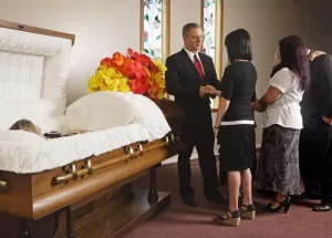 diferença entre velório e funeral
